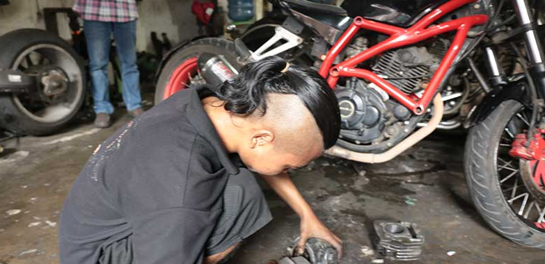 Cara Menghilangkan Noda Oli Pada Baju