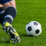 Keterampilan dasar sepak bola dan strategi bola yang harus dipahami dan dipelajari untuk pemain pemula.