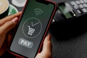 Pembahasan mengenai beberapa keuntungan pembayaran online lengkap dengan berbagai kerugiannya yang perlu Anda ketahui.