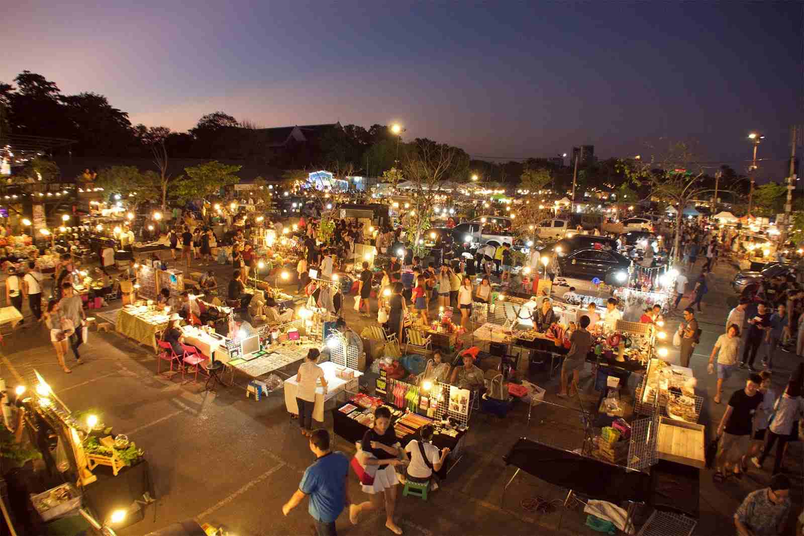 5 Street Market Seru yang Buka Sampai Tengah Malam di Bangkok